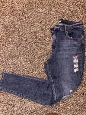 Women’s Dark Blue Denim Jeans - Classic Slim Fit. Levi’s, brand new never worn